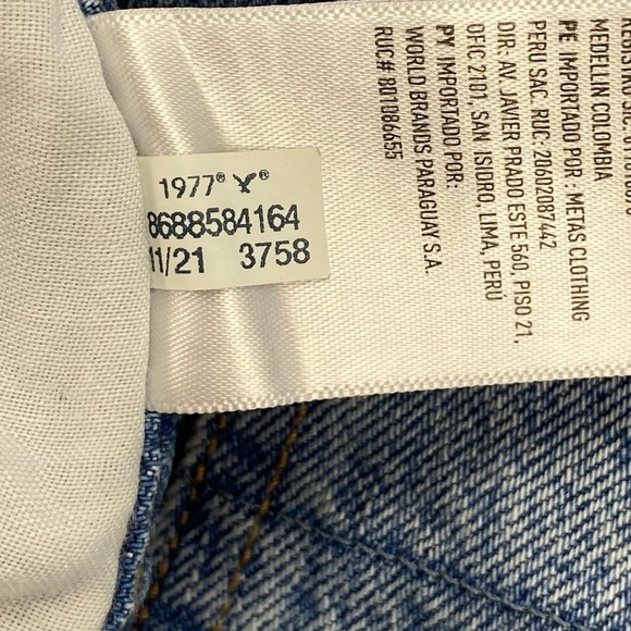American Eagle Women's Mom High Waisted Jeans  |  Size:  18 Regular - Picture 13 of 14